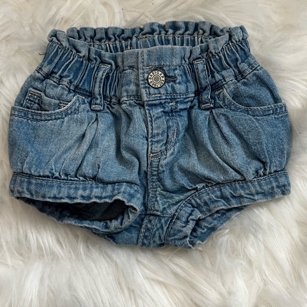 *SOLD* Baby Gap Denim Bummies Shorts 0-3 months